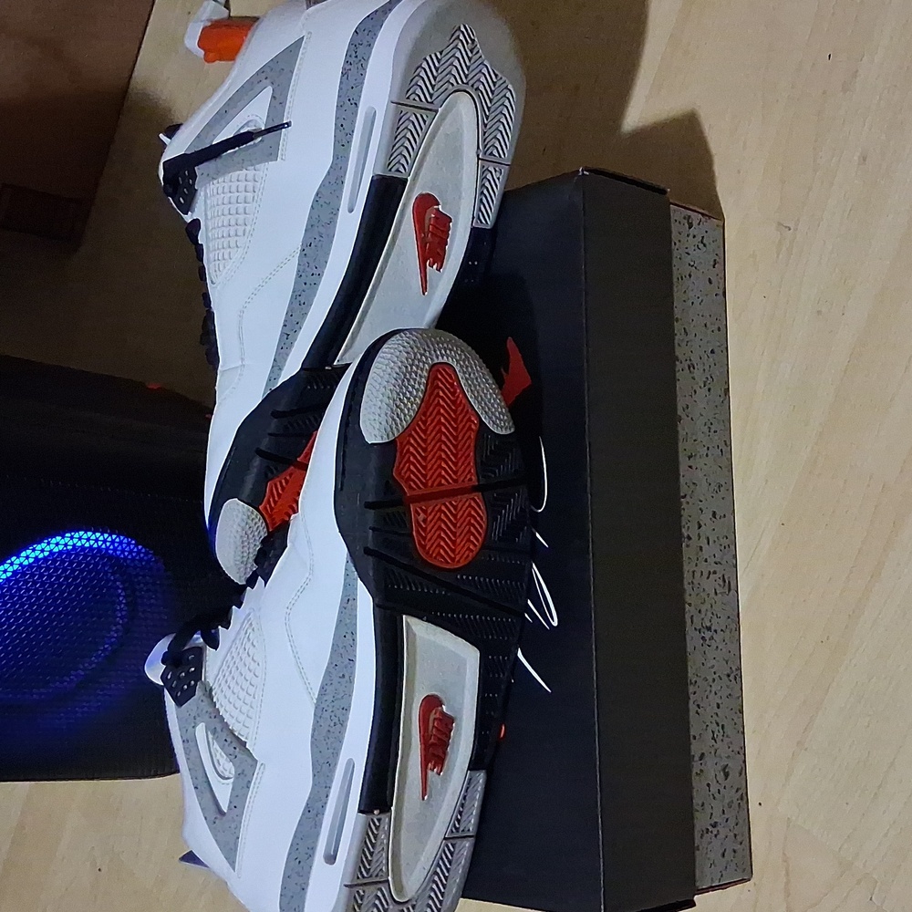 Jordan 4 White Cement (2025) - Picture 4 of 4